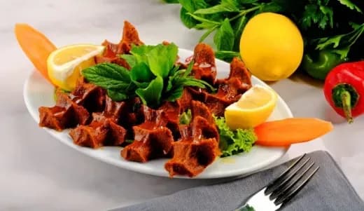 Adım adım evde çiğ köfte yapımı ve yoğurma aşamaları